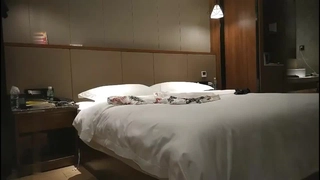KU【约啪】看了秒硬的哺乳期少妇，给狼友挤奶吃69口交