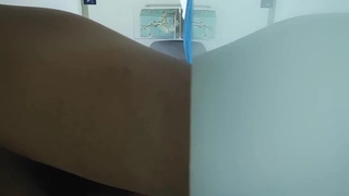 老婆在停车场玩按摩棒