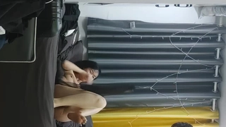 大学少女在BDSM三人行中被支配和肛交