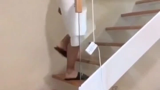 有点骚牛仔裤小少妇 超近距离特写口交 自摸舔逼调情 上位骑乘站立后入打桩猛操
