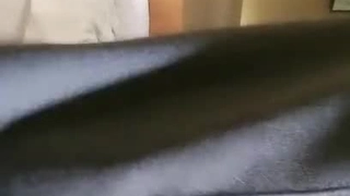 财富又一城重庆18岁母狗第一次3p，互换私
