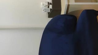 刚好遇见你真实换妻！女公务员打牌输了戴上狗链跪地爬【完整版88分钟已上传下面】